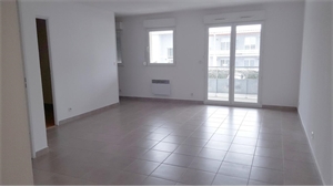 t3 à la vente -   31800  SAINT GAUDENS, surface 54 m2 vente t3 - UBI444001961